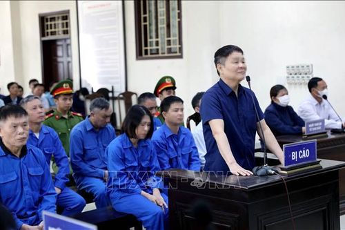 Tuyên án các bị cáo là cán bộ xã, huyện chuyển đổi mục đích sử dụng đất trái thẩm quyền