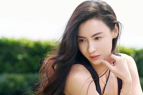 Nữ diễn viên 'chuẩn phú bà': Đi đường gặp fan, bất ngờ tặng luôn dây chuyền