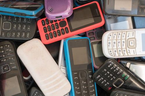 EU khuyến cáo nhân viên sử dụng điện thoại dùng một lần khi đi công tác Mỹ