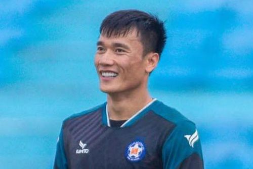 Thủ môn Bùi Tiến Dũng đổi chỗ với Đặng Văn Lâm?