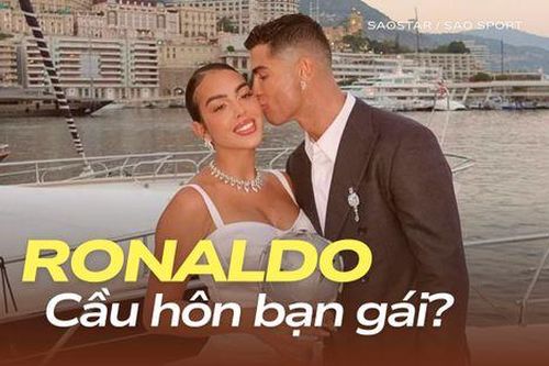 Ronaldo cầu hôn bạn gái?