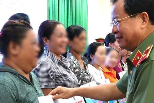 Tạo 'bệ đỡ' cho phụ nữ hoàn lương xây dựng cuộc sống mới