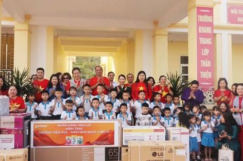 Hội Bảo vệ quyền trẻ em Việt Nam trao 110 suất học bổng cho trẻ em ở đảo Bạch Long Vĩ