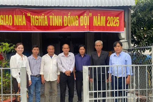 Xã Vĩnh Xương bàn giao căn nhà 'Nghĩa tình đồng đội' cho hội viên cựu chiến binh