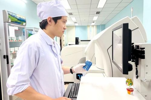 Tăng phụ cấp trực, phẫu thuật cho y, bác sĩ là hợp lý
