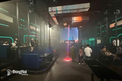 Kiểm tra phát hiện 3 người dương tính ma túy trong quán bar trá hình ở Long Thành