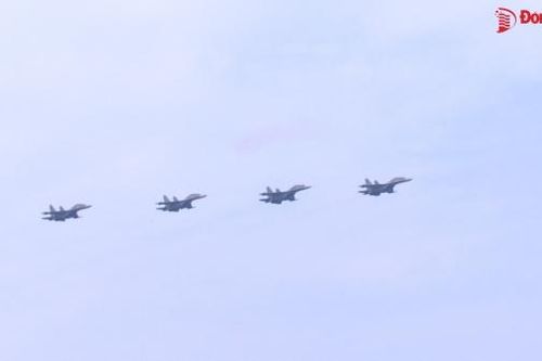 Phó tổng tham mưu trưởng Quân đội nhân dân Việt Nam kiểm tra huấn luyện, chuẩn bị bay tại Sân bay Biên Hòa
