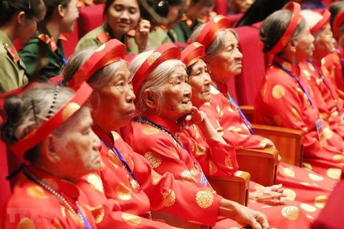 Sửa quy định tặng danh hiệu Bà mẹ Việt Nam anh hùng