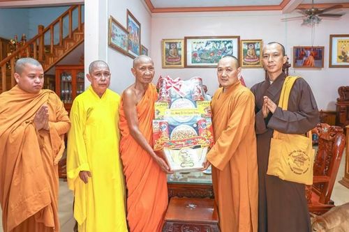 An Giang: Ban Trị sự GHPGVN tỉnh thăm và chúc Tết cổ truyền Chôl Chnăm Thmây