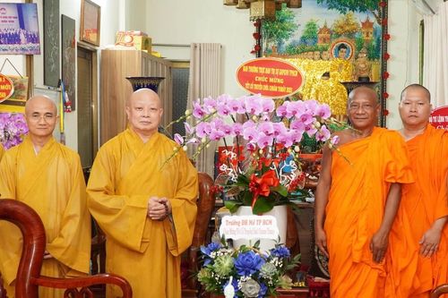 Hòa thượng Thích Lệ Trang chúc mừng Tết cổ truyền Chôl Chnăm Thmây đến chư Tăng chùa Candaransi