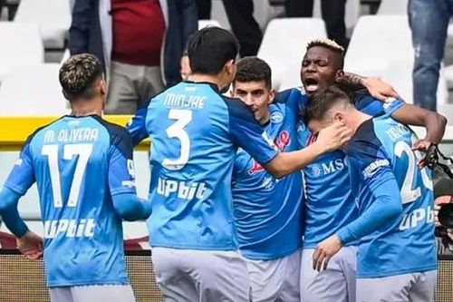 Napoli chiến thắng thuyết phục trên sân nhà