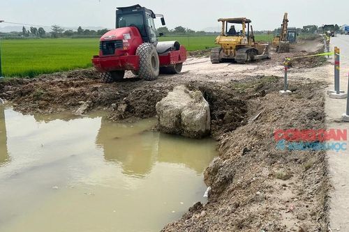 Nghệ An thi công dự án 500 tỉ đồng vỡ ống nước, hàng ngàn hộ dân 'khát nước'