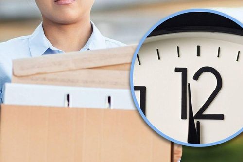 Chỉ về sớm 1 phút, mất luôn việc: Công ty bị 'ném đá' vì quá khắt khe