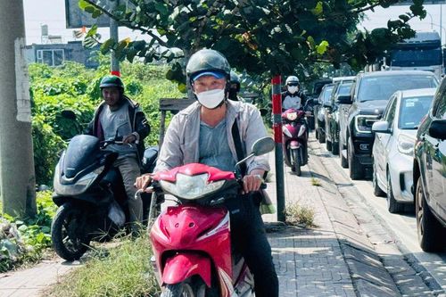 Hơn 2.000 trường hợp vượt đèn đỏ, đi xe trên vỉa hè bị xử phạt
