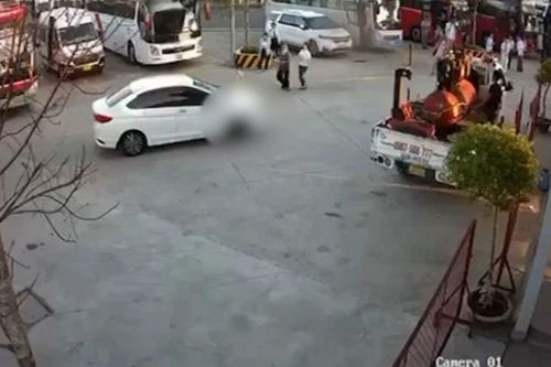 Xót xa hiện trường vụ bé gái 2 tuổi bị ô tô tông tử vong ở trạm dừng chân cao tốc TP.HCM - Trung Lương