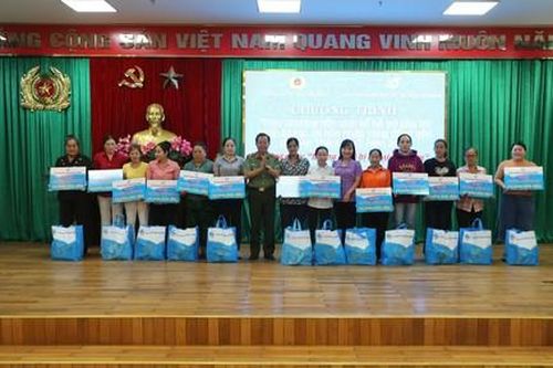 Công an TPHCM trao sinh kế chăm lo phụ nữ hoàn lương, tái hòa nhập cộng đồng