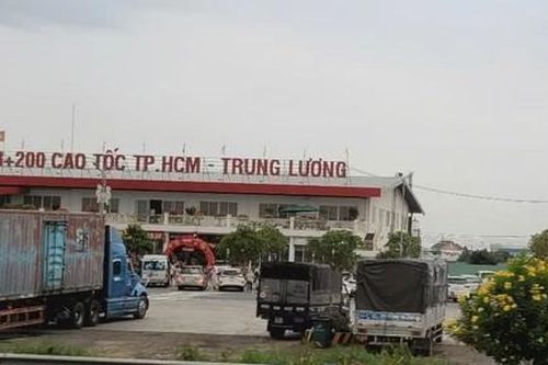 Bé gái 2 tuổi bị ôtô tông tử vong tại trạm dừng chân cao tốc TPHCM - Trung Lương