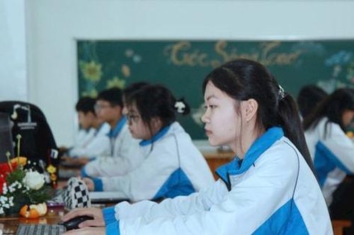 Tin tức đặc biệt trên báo in Hànôịmới ngày 15-4-2025