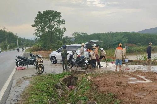7 người thương vong do bị sét đánh khi đang trú mưa trên rẫy ở Kon Tum