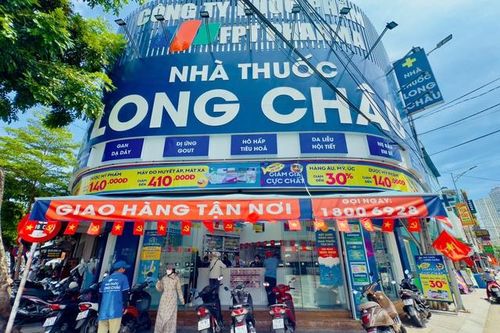 Long Châu đồng loạt phủ cờ Tổ quốc ở hơn 2025 nhà thuốc trên toàn quốc nhân dịp lễ 30/4 - 1/5