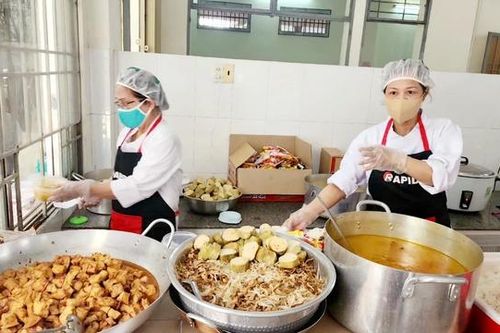 Bếp ăn 0 đồng cho bệnh nhân nghèo ở Khánh Hòa đỏ lửa quanh năm