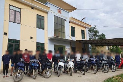 Từ mâu thuẫn cá nhân, gần 40 thanh thiếu niên hỗn chiến trong đêm, đập phá tài sản của người dân