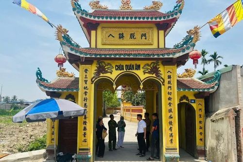 Xót xa, thi thể bé gái sơ sinh được phát hiện ở cổng chùa