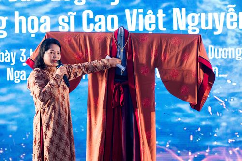 Nhà sản xuất phim 'Bí ẩn mộ vua Đinh' đi tìm lời giải cho bài toán cổ phục