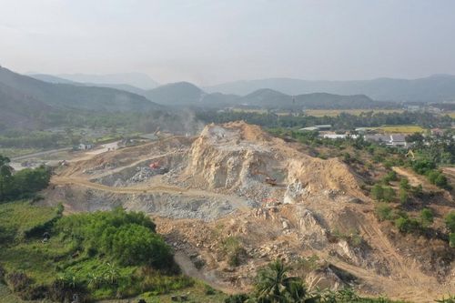 Bình Định: Nổ mìn khai thác đá gây nứt nhà dân