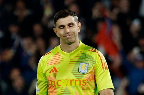 Emiliano Martinez mắc sai lầm tai hại