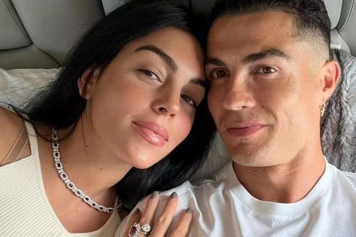 Nhẫn kim cương 4 triệu USD trên tay bạn gái Ronaldo