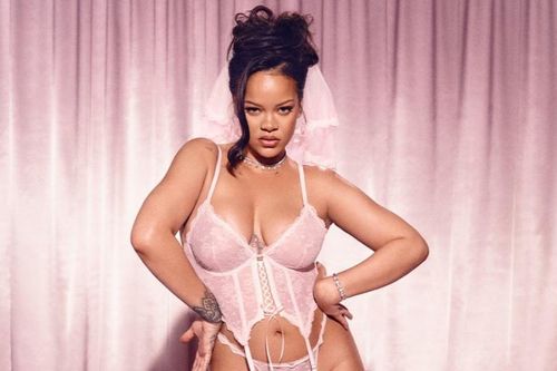 Rihanna diện nội y cô dâu