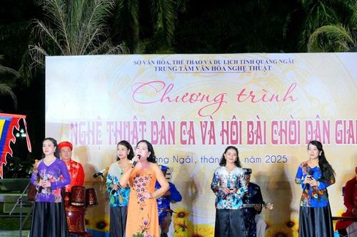 Hội bài chòi phục vụ người dân và du khách