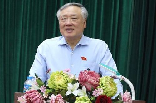 Phó Thủ tướng Thường trực Chính phủ Nguyễn Hòa Bình tiếp xúc cử tri Bắc Giang