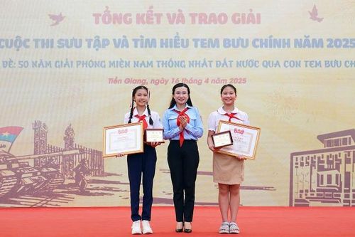 Thí sinh lớp 5 giành giải Đặc biệt Cuộc thi Sưu tập tem về Ngày Giải phóng miền nam