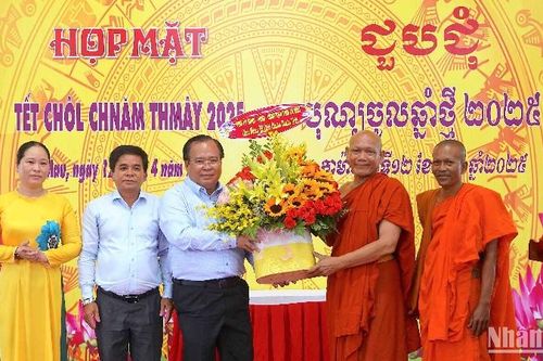 Lãnh đạo Cà Mau mừng Tết cổ truyền của đồng bào Khmer
