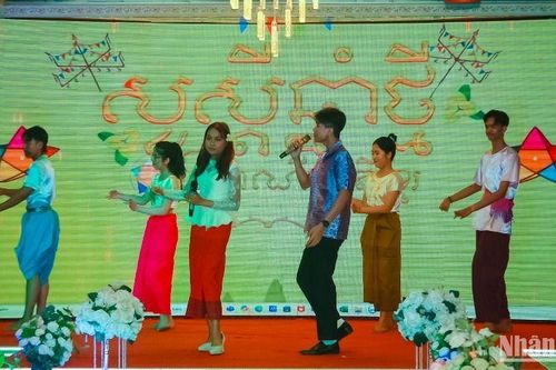 Thái Bình: Gần 500 lưu học sinh Lào và Campuchia đón Tết cổ truyền
