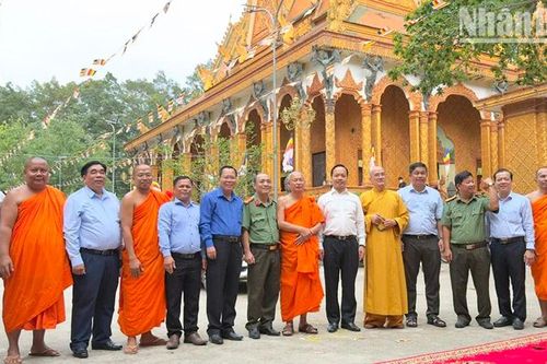 Lãnh đạo tỉnh Vĩnh Long chúc Tết Chôl Chnăm Thmây đồng bào Khmer