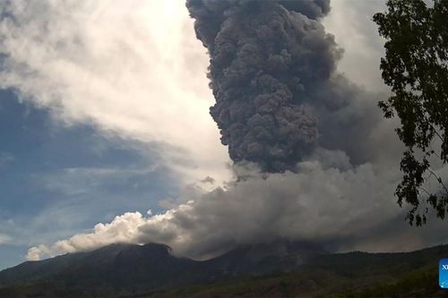 Núi lửa Lewotobi phun trào, Indonesia phát cảnh báo an toàn hàng không