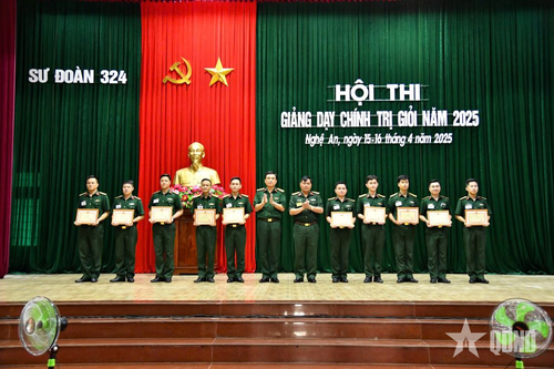 Sư đoàn 324 (Quân khu 4): Bế mạc Hội thi giảng dạy chính trị giỏi năm 2025