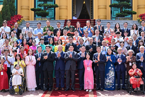 Chủ tịch nước Lương Cường gặp mặt 100 điển hình tiêu biểu Chương trình Việc tử tế