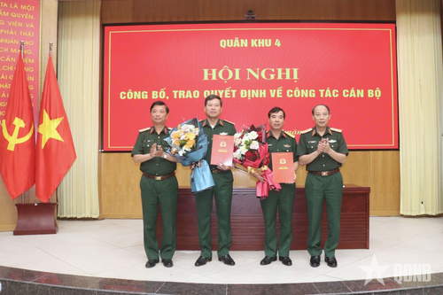 Đại tá Phạm Văn Đông giữ chức vụ Chủ nhiệm Chính trị Quân khu 4