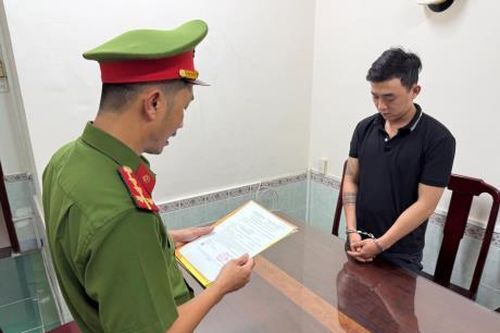 Dò mật khẩu 'chôm' tiền trong thẻ ATM
