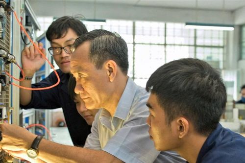 50 năm non sông liền một dải - Bài 10: Những bước tiến ngoạn mục