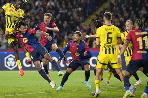 Thắng Barcelona tưng bừng, Dortmund vẫn cay đắng rời Champions League