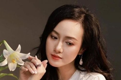 Sao Việt: BTV Hoài Anh khoe nhan sắc đằm thắm, Thiều Bảo Trâm đầy cuốn hút