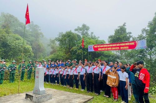 Bồi đắp tình yêu biên cương Tổ quốc cho học sinh, sinh viên