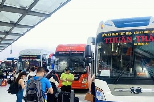 Tàu hỏa, máy bay, đường sắt 'nóng' từng ngày trước cao điểm du lịch 30/4 - 1/5