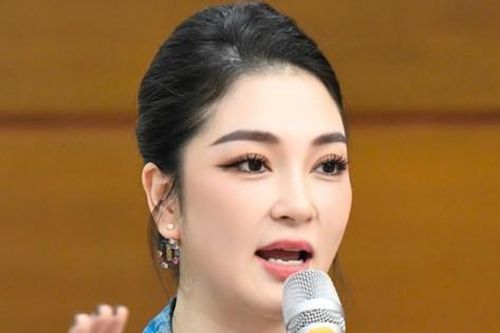 Nguyễn Thị Huyền nhắn thí sinh Hoa hậu Việt Nam: 'Hãy tận dụng nụ cười'