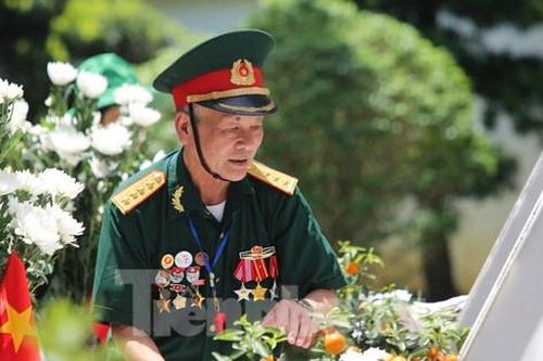 Hàng vạn du khách dâng hương Ngã ba Đồng Lộc những ngày tháng 4 lịch sử